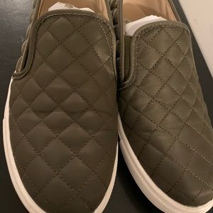 Steve Madden size 8 olive green